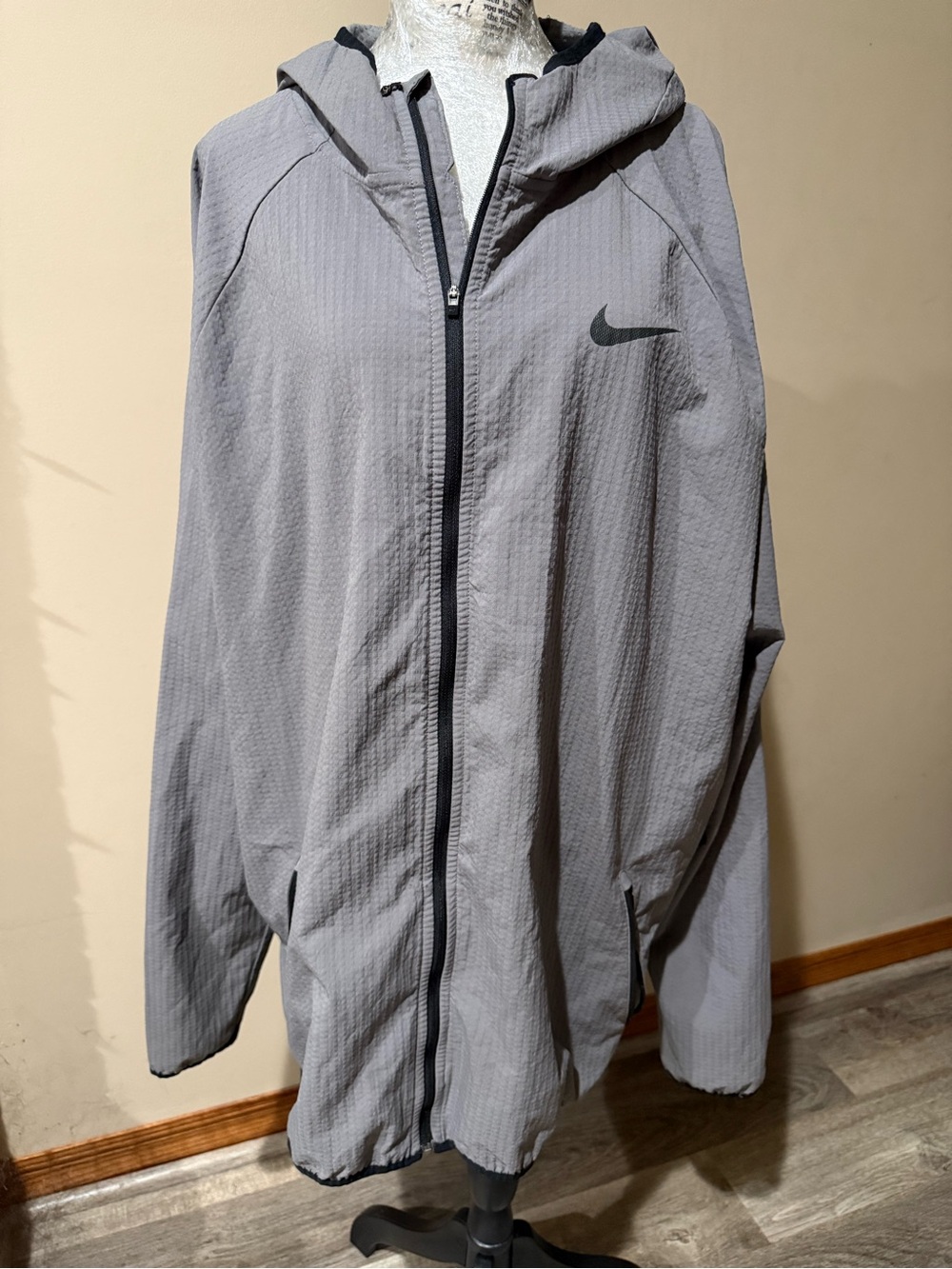 Nike Men's Light Gray Hooded Windbreaker Jacket